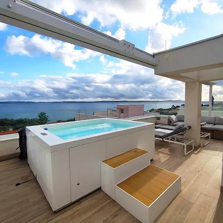 Sea View Penthouse With Rooftop Jacuzzi, * 돈제페트레케인