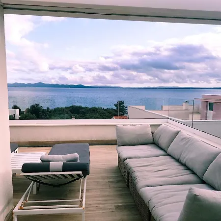 아파트 Sea View Penthouse With Rooftop Jacuzzi,