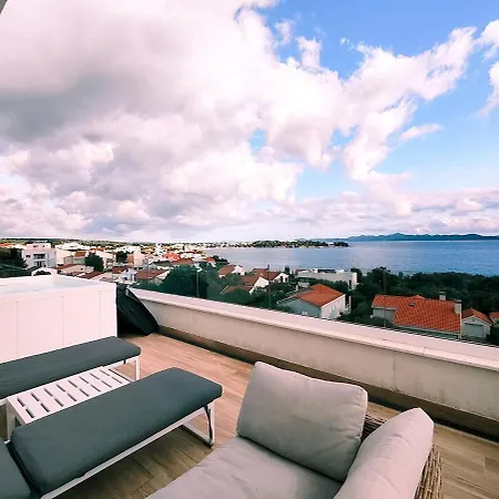 Sea View Penthouse With Rooftop Jacuzzi, Apartament