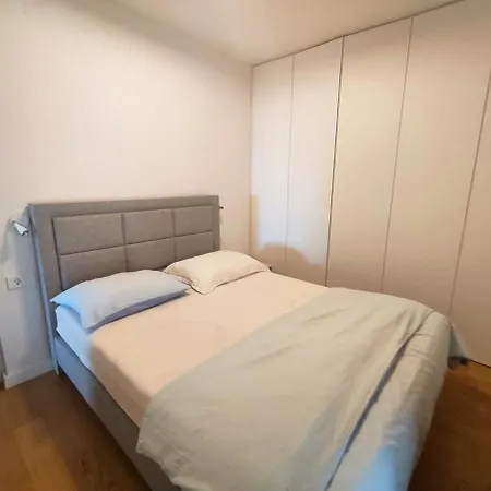 아파트 Sea View Penthouse With Rooftop Jacuzzi,