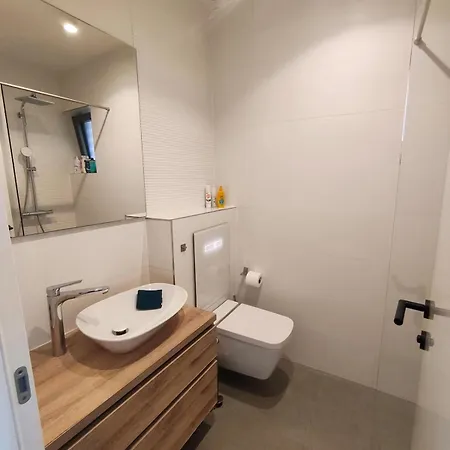 Sea View Penthouse With Rooftop Jacuzzi,