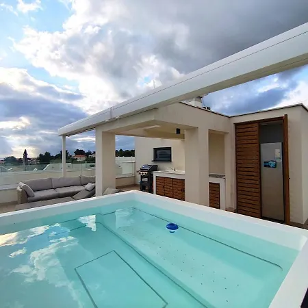 Apartament Sea View Penthouse With Rooftop Jacuzzi, *