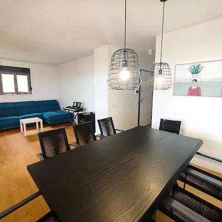 Sea View Penthouse With Rooftop Jacuzzi, Apartament