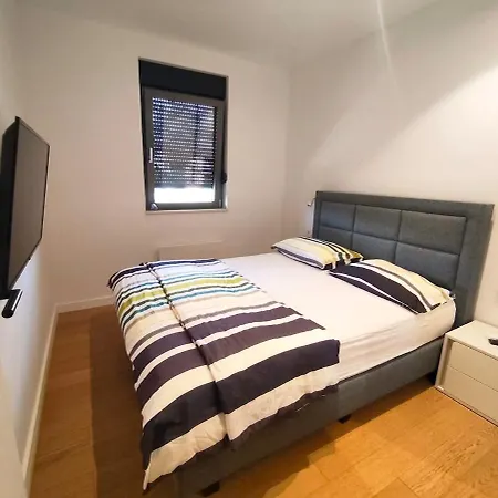 Sea View Penthouse With Rooftop Jacuzzi, 아파트 돈제페트레케인