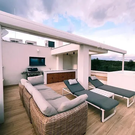 Sea View Penthouse With Rooftop Jacuzzi, *