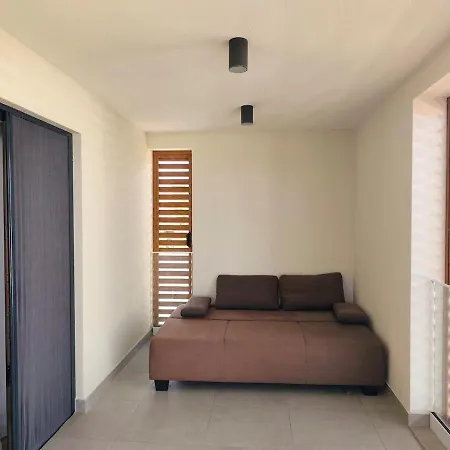 Sea View Penthouse With Rooftop Jacuzzi, 아파트 돈제페트레케인