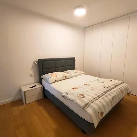 Sea View Penthouse With Rooftop Jacuzzi, * 돈제페트레케인
