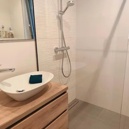 Sea View Penthouse With Rooftop Jacuzzi, 아파트 *